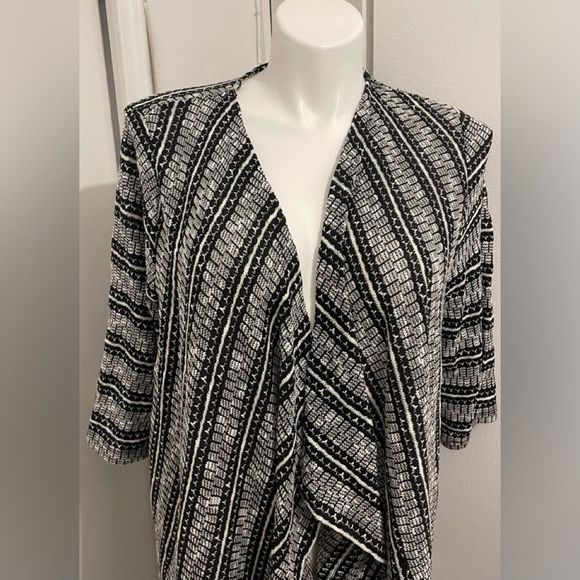 New Catherine’s Plus Size Open Front Stitch Cascade Black White Cardigan Kimono - Picture 2 of 5